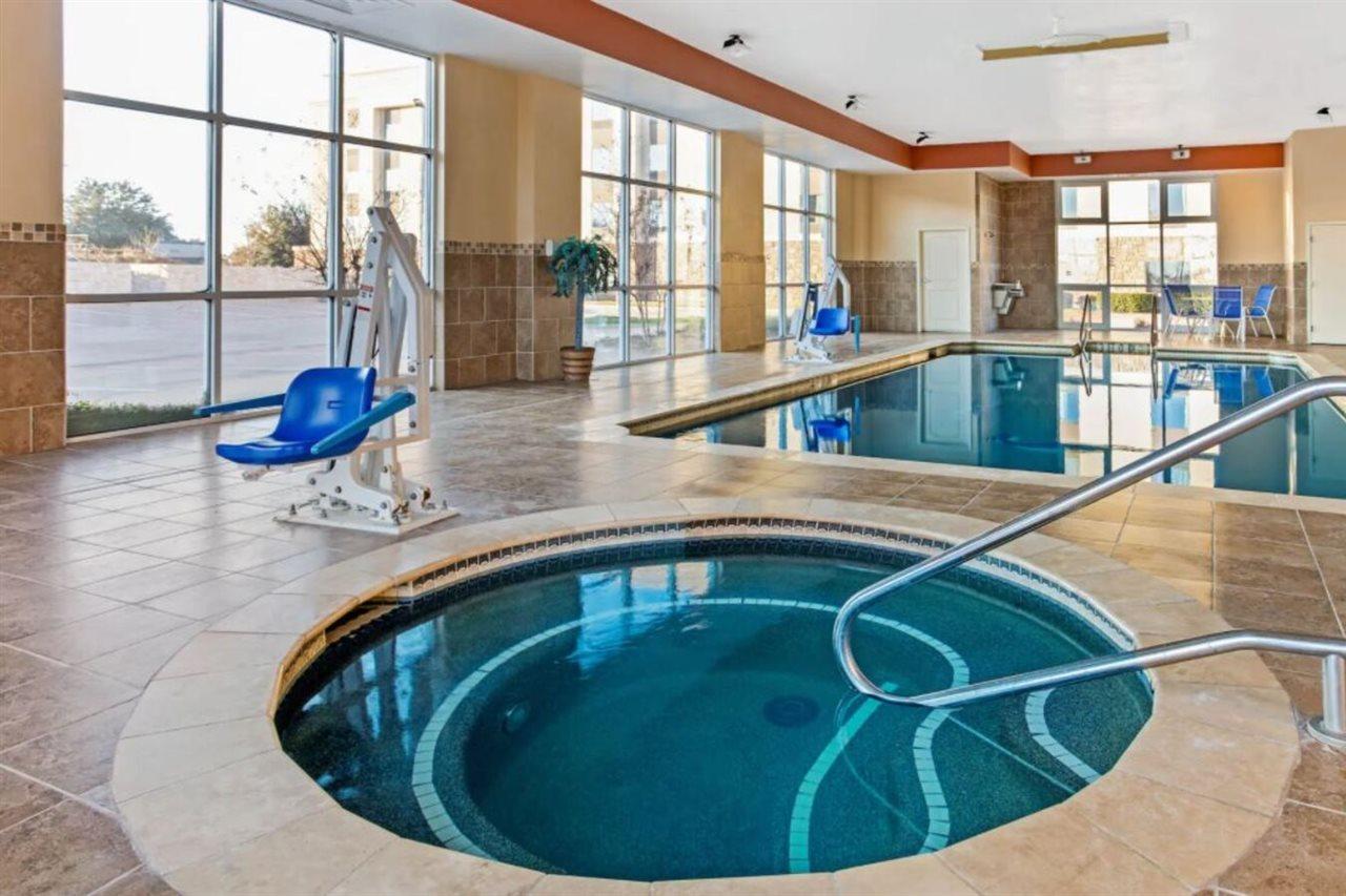 La Quinta Inn & Suites By Wyndham Ft Worth-Burleson Esterno foto