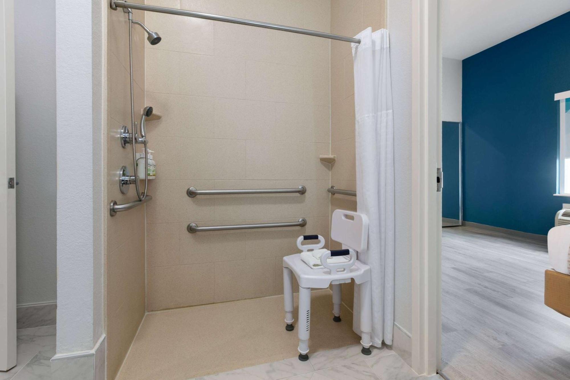 La Quinta Inn & Suites By Wyndham Ft Worth-Burleson Esterno foto
