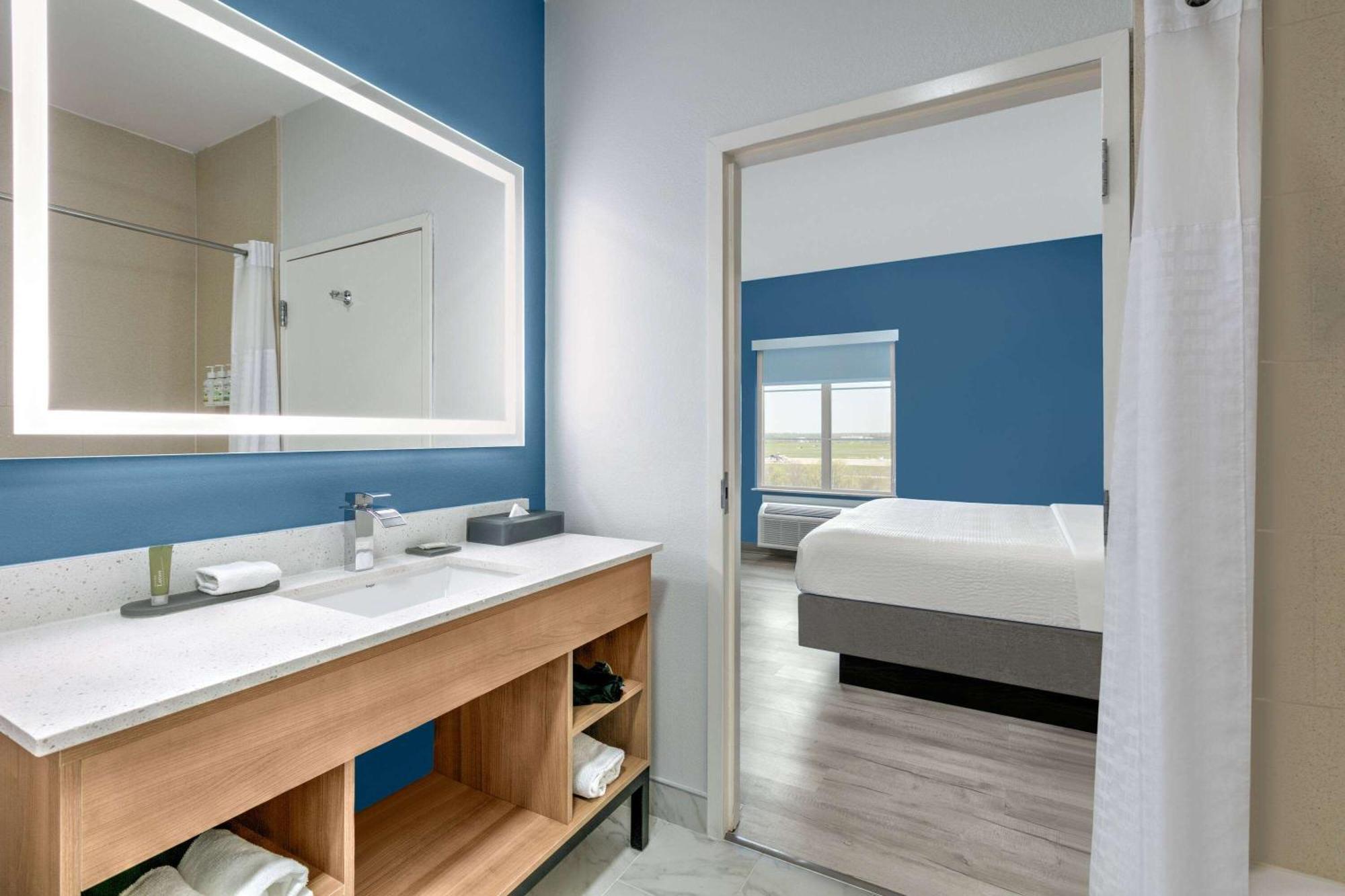 La Quinta Inn & Suites By Wyndham Ft Worth-Burleson Esterno foto