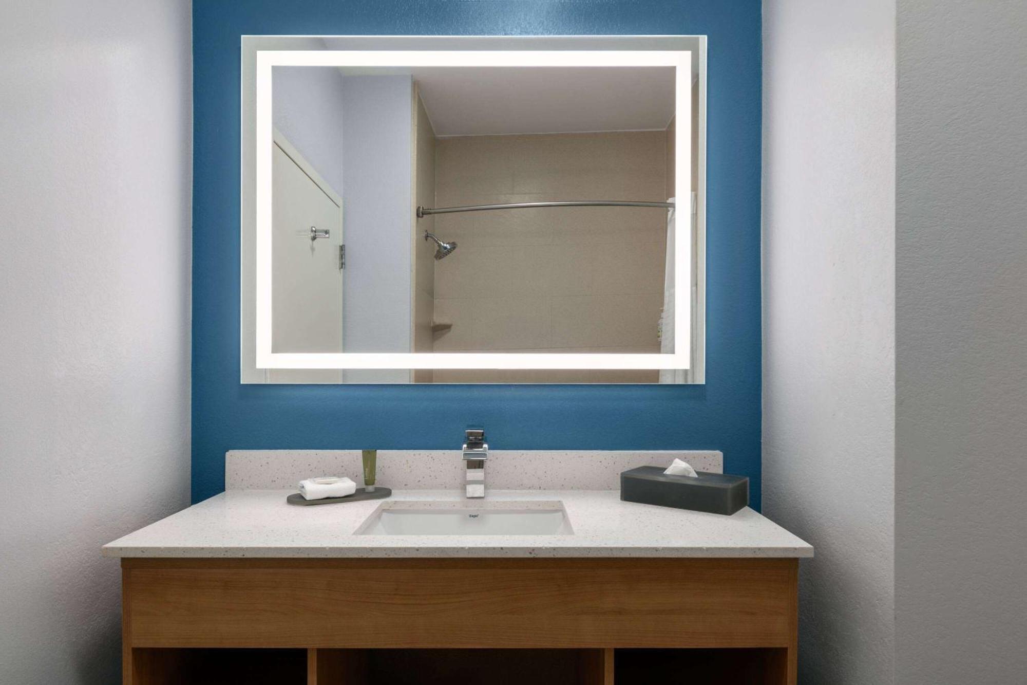 La Quinta Inn & Suites By Wyndham Ft Worth-Burleson Esterno foto