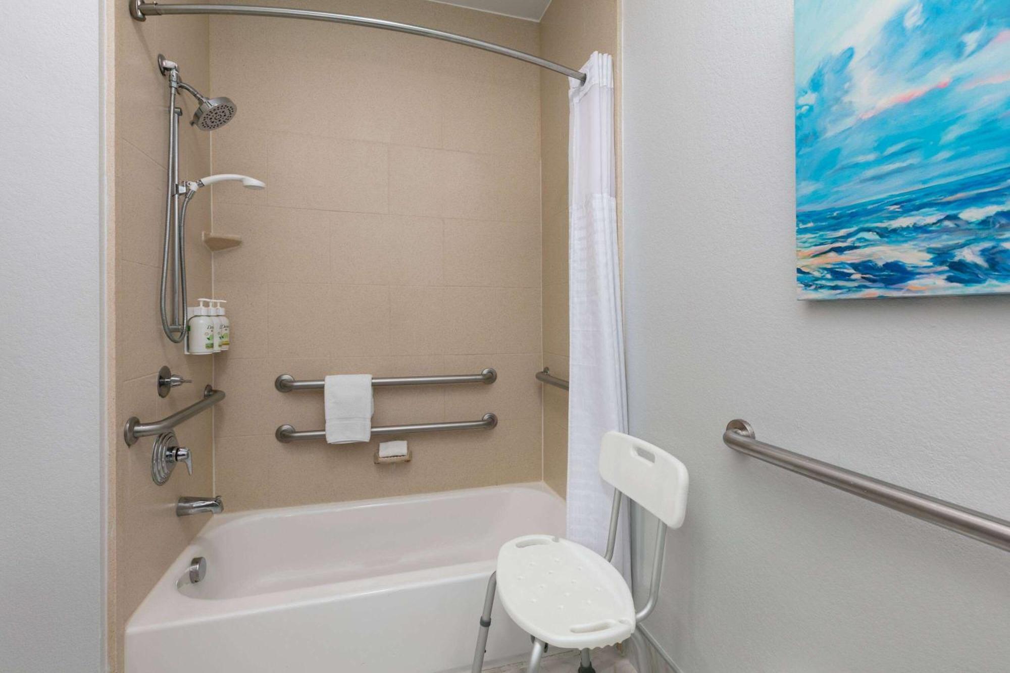 La Quinta Inn & Suites By Wyndham Ft Worth-Burleson Esterno foto