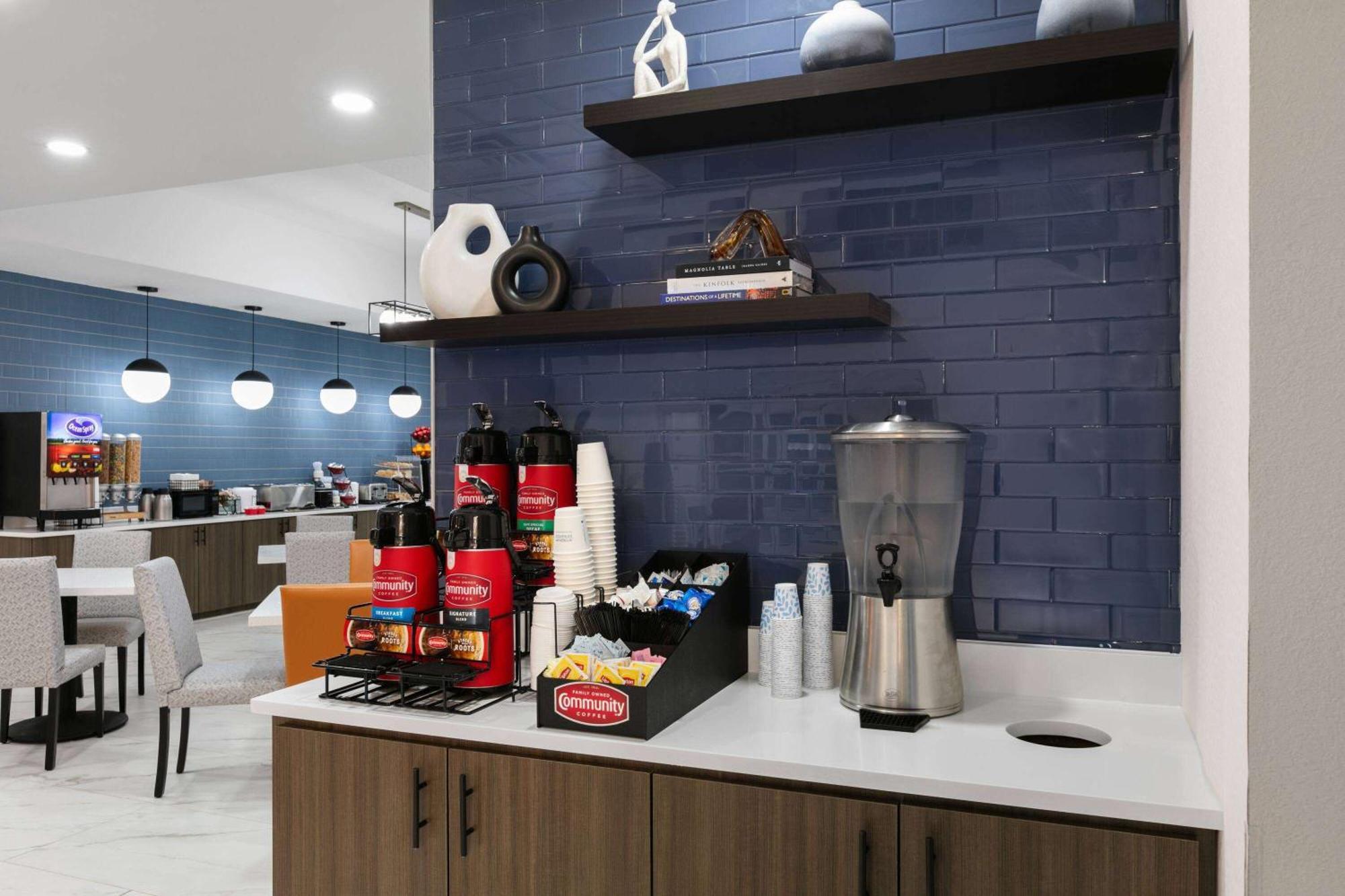 La Quinta Inn & Suites By Wyndham Ft Worth-Burleson Esterno foto