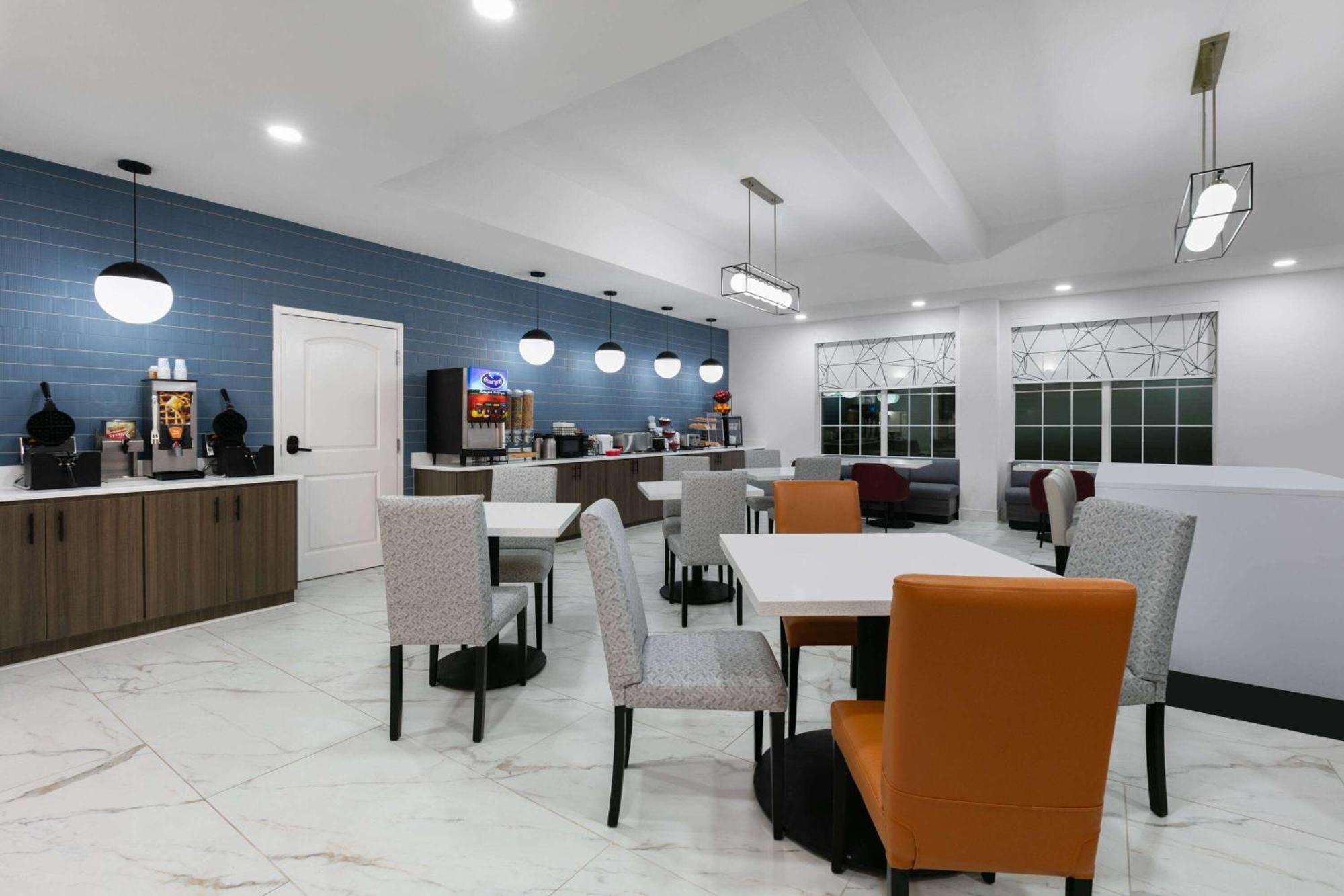 La Quinta Inn & Suites By Wyndham Ft Worth-Burleson Esterno foto